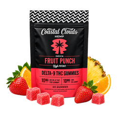California Leaf gomitas Fruit Punch con 10mg D9 THC y 10mg CBD en empaque negro con fresas y rodajas de piña y naranja